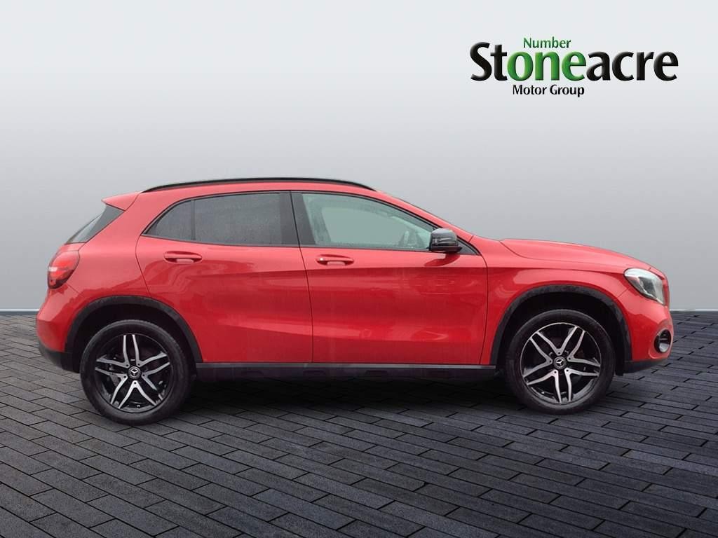 Mercedes-Benz GLA Image 2