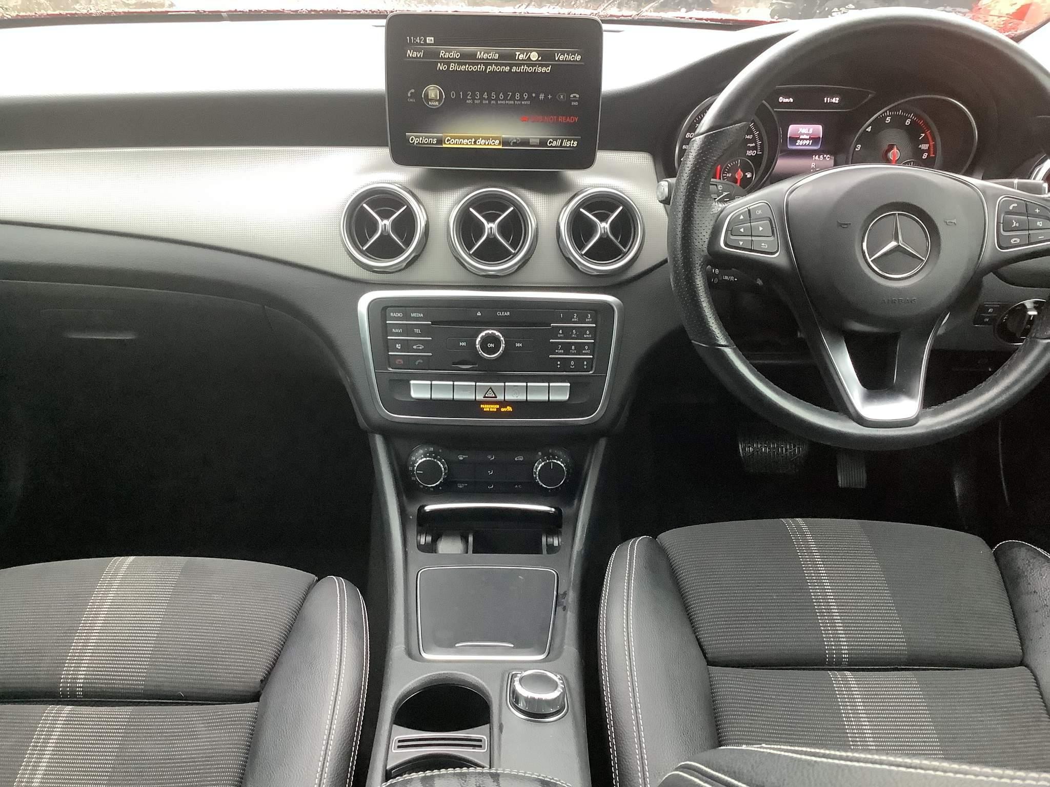 Mercedes-Benz GLA Image 21