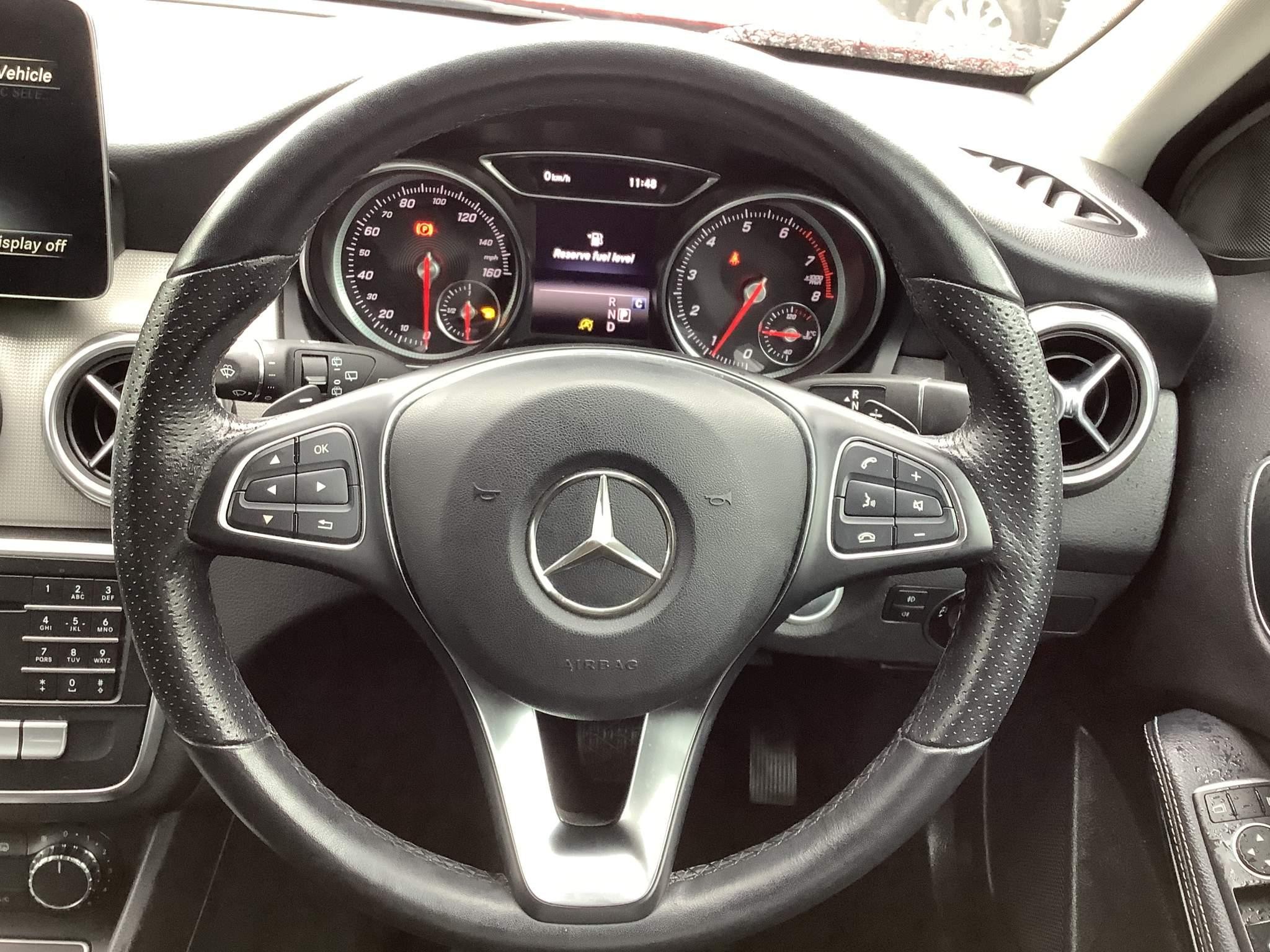 Mercedes-Benz GLA Image 48