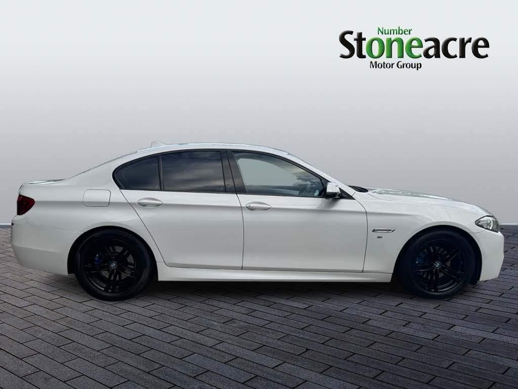 BMW 5 Series Image 2