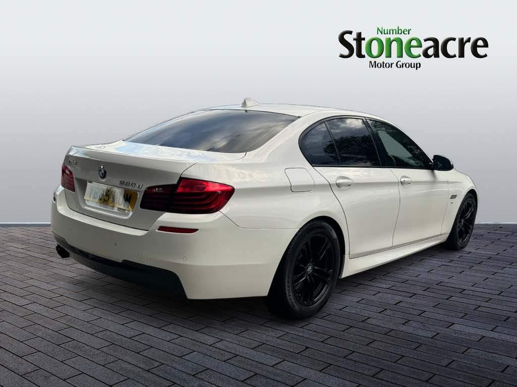 BMW 5 Series Image 3