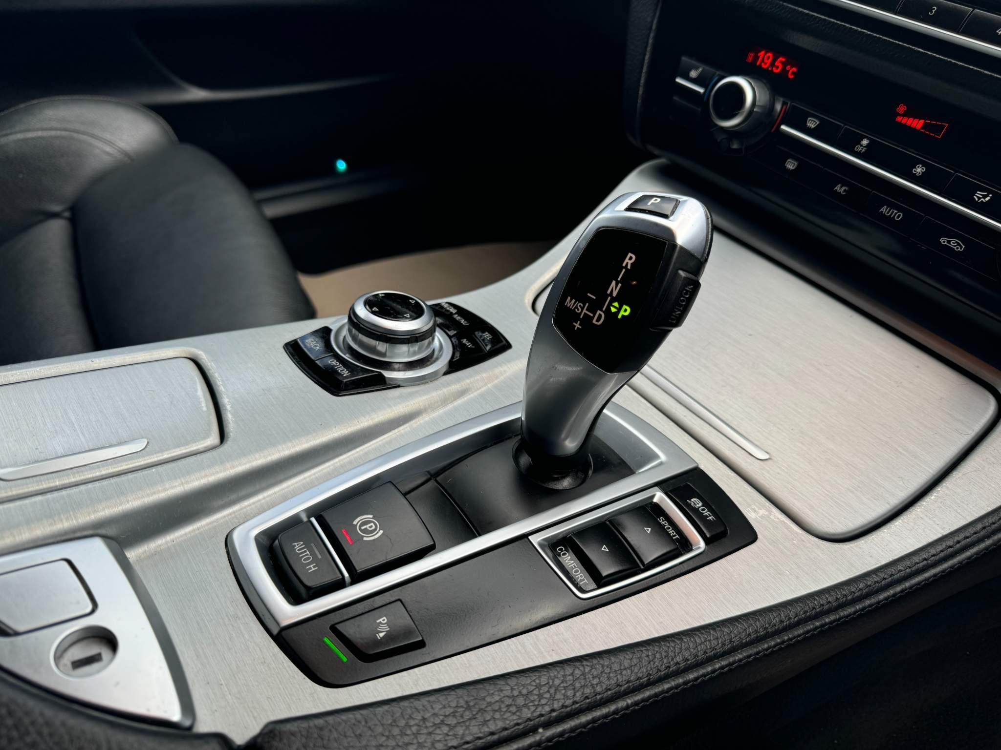 BMW 5 Series Image 15