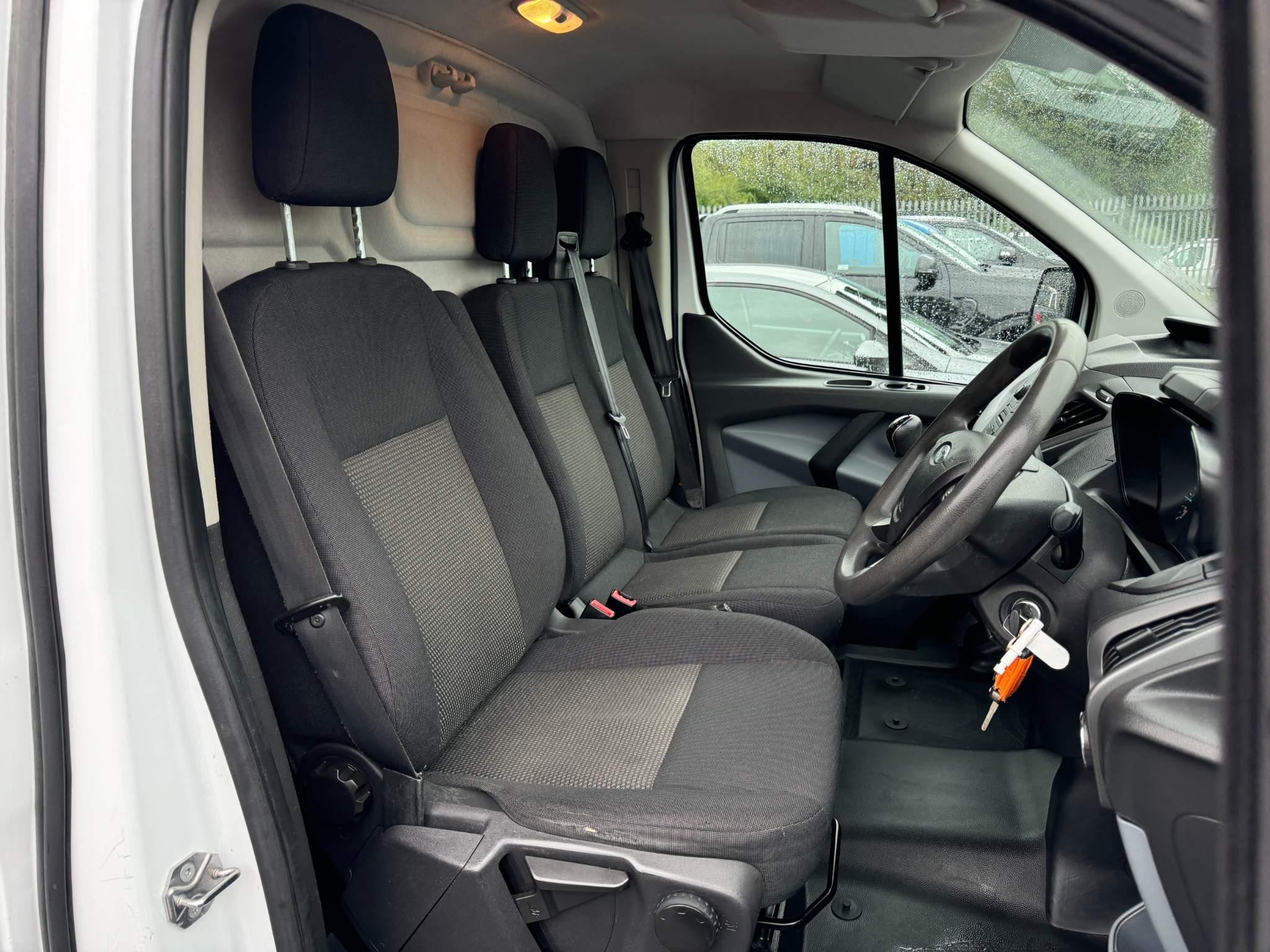 Ford Transit Custom Image 22