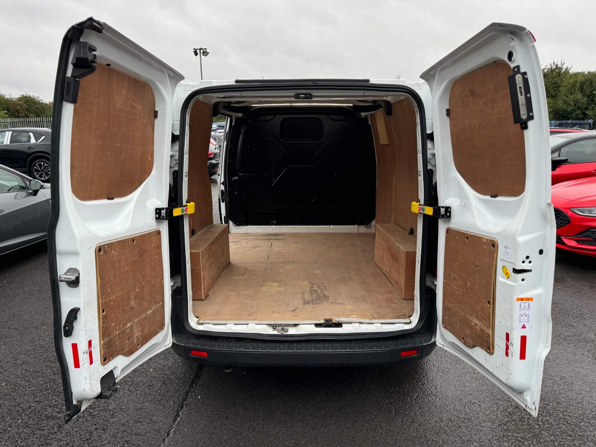 Ford Transit Custom Image 26