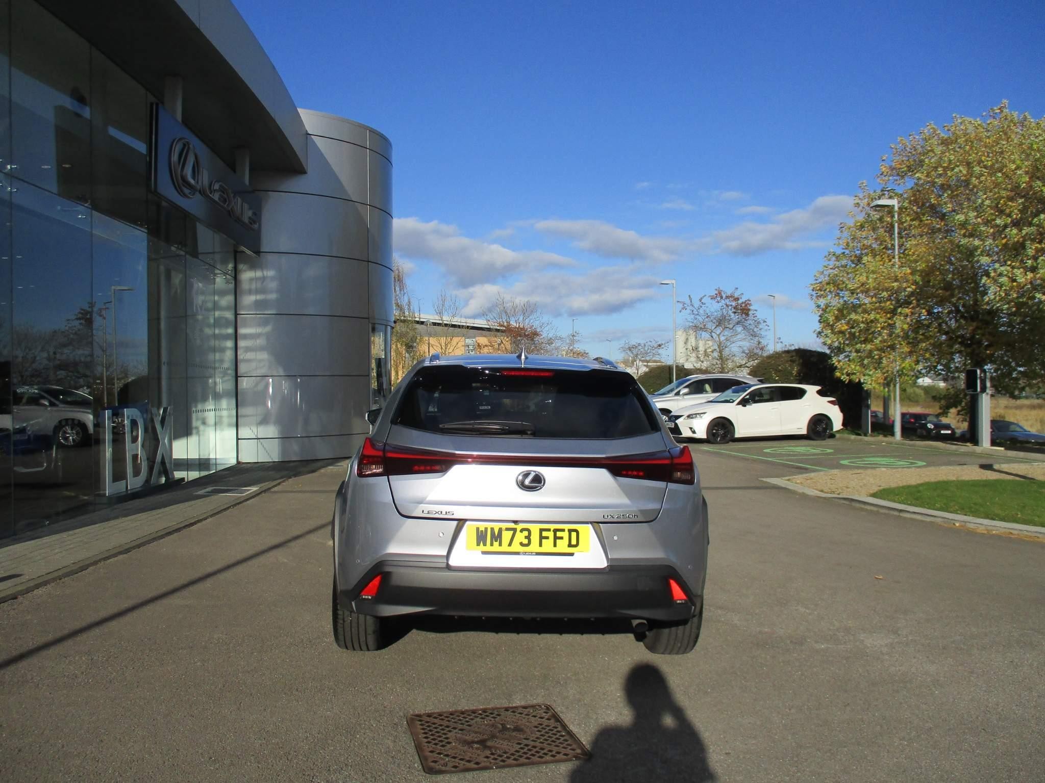 Lexus UX 250h Image 6