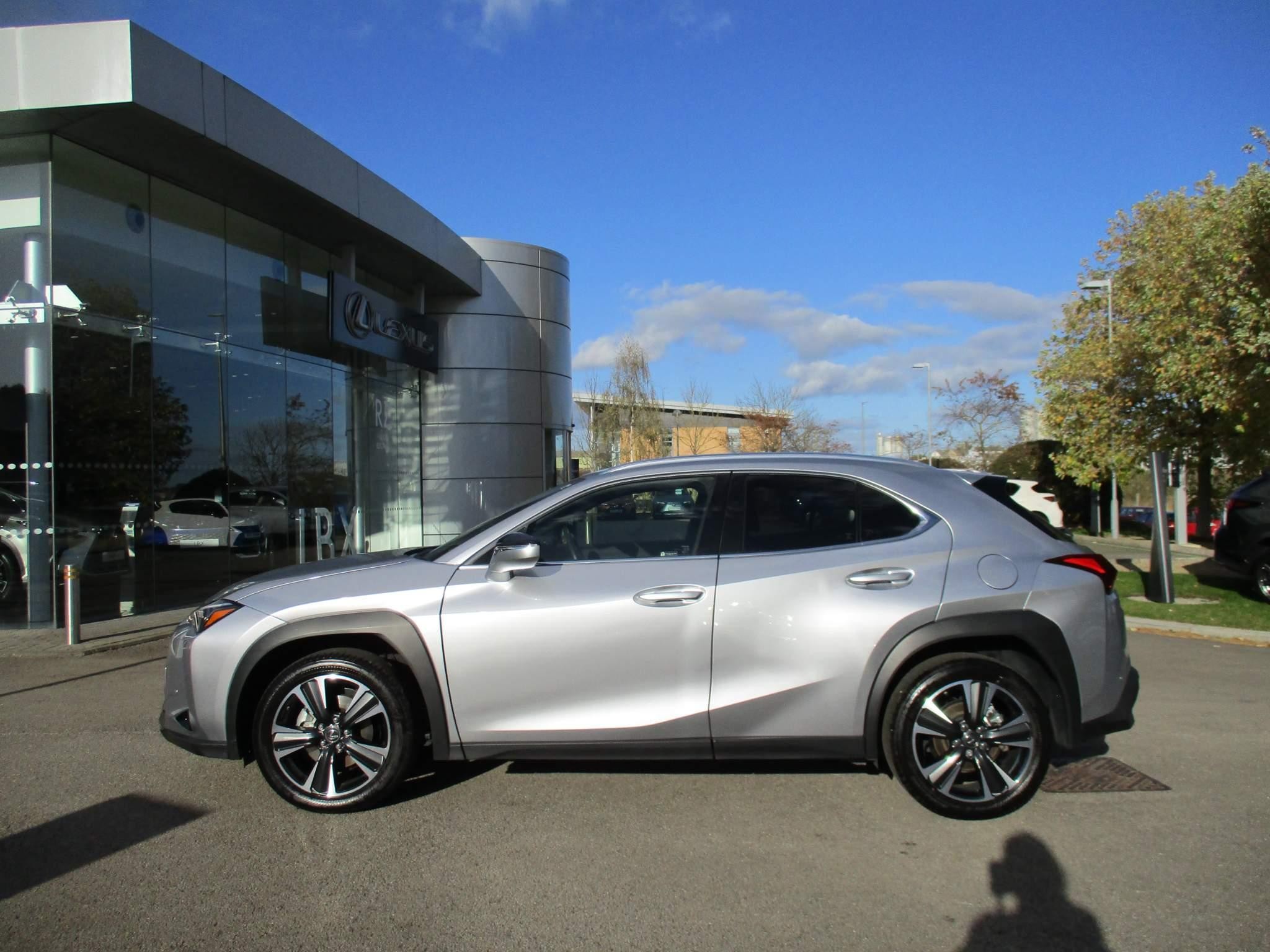 Lexus UX 250h Image 8