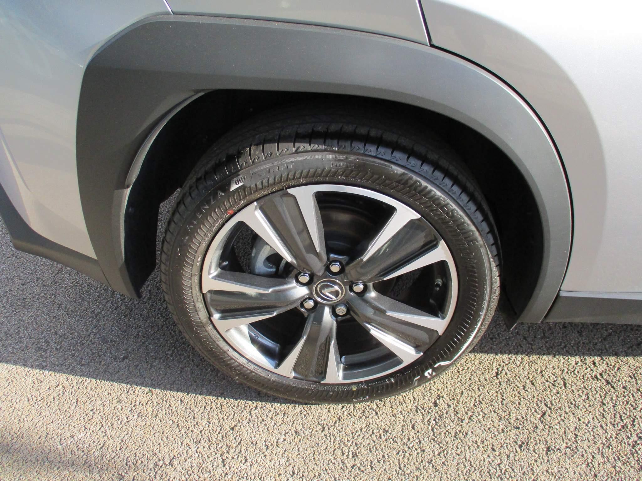 Lexus UX 250h Image 11