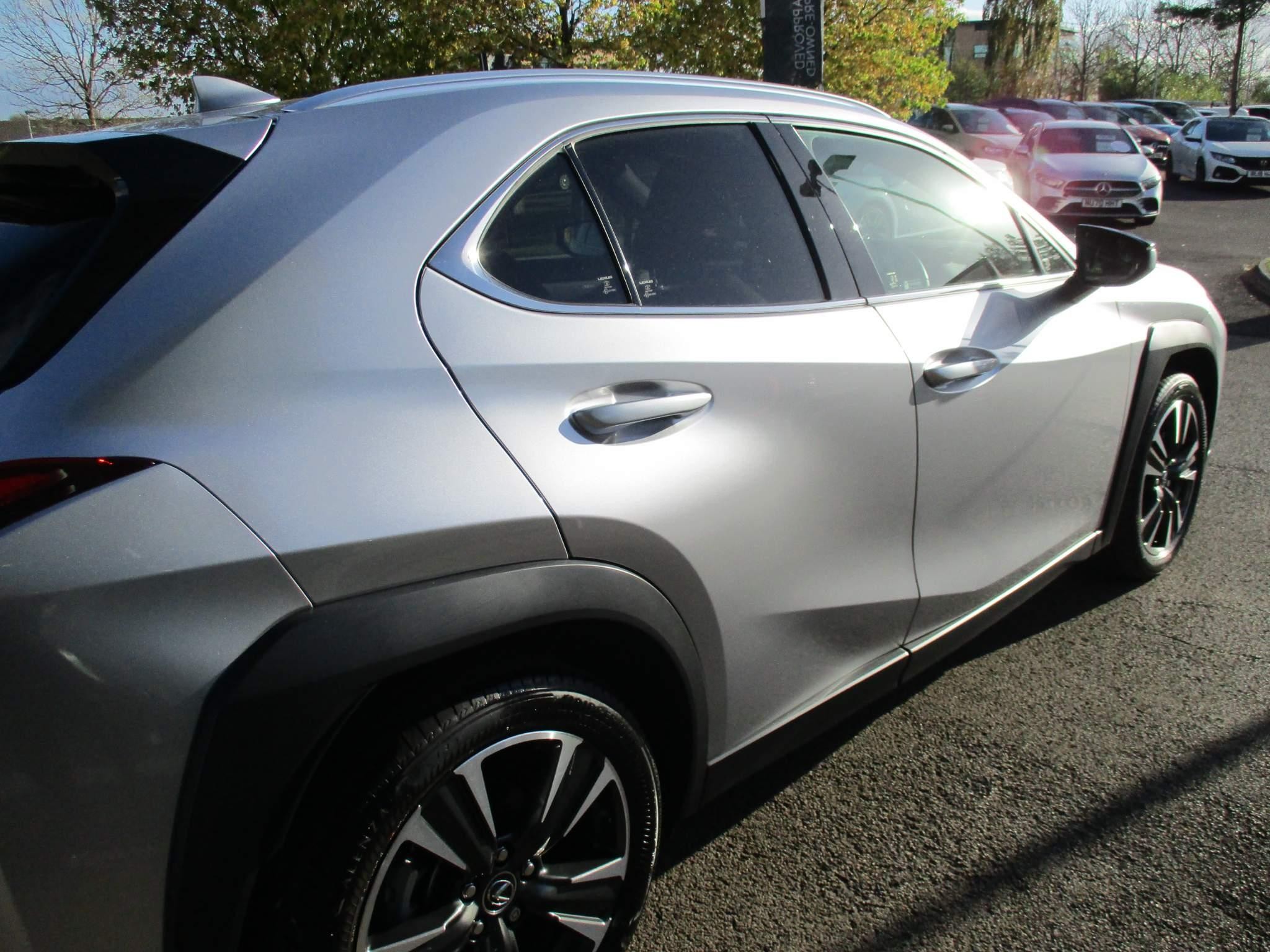 Lexus UX Self-Charging Hybrid Image 38