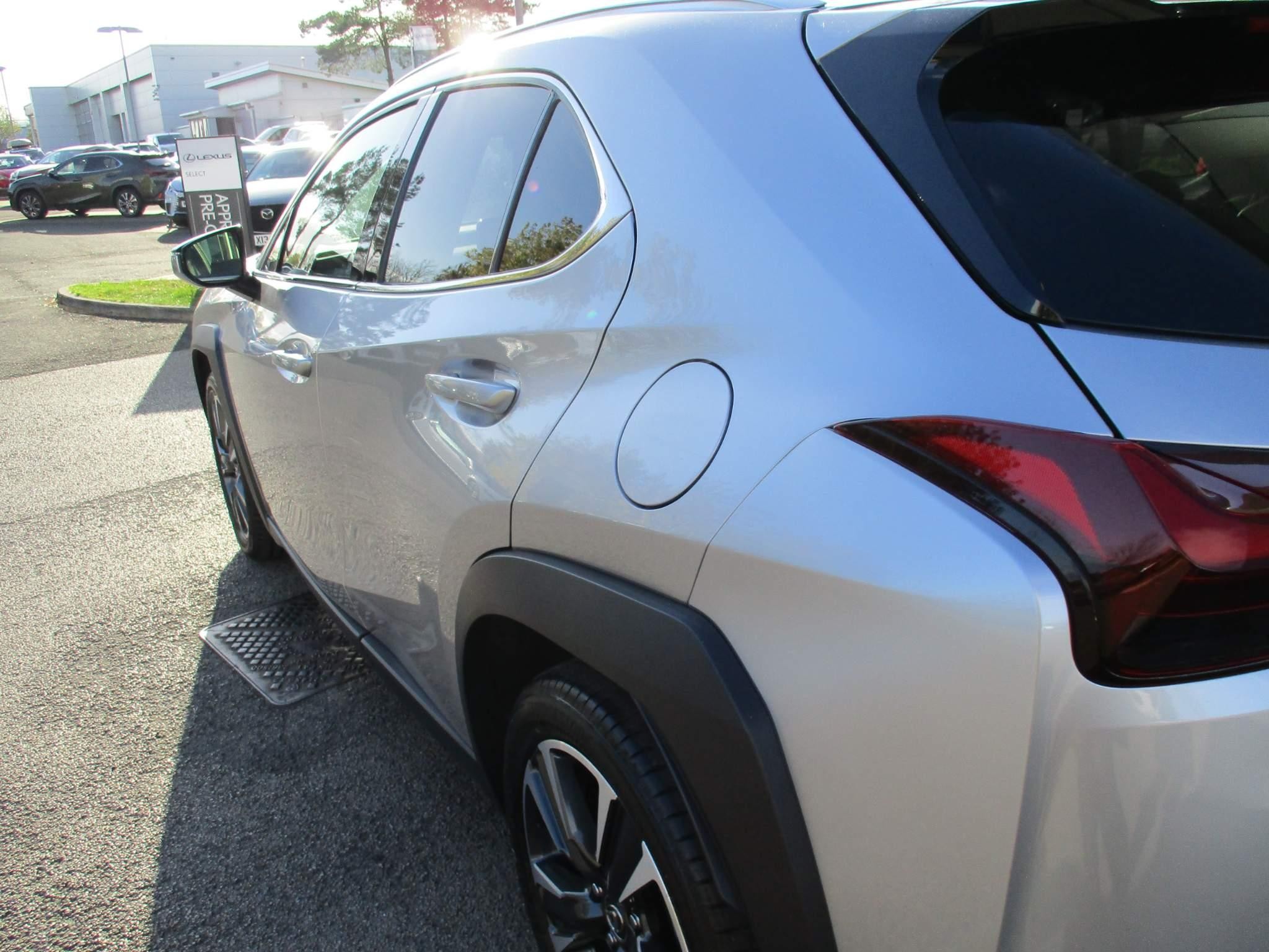 Lexus UX 250h Image 39