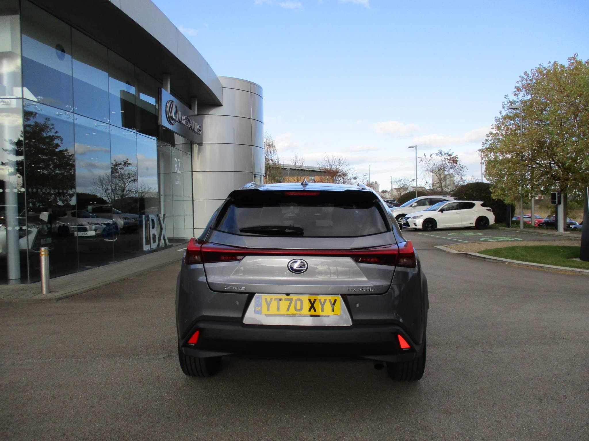 Lexus UX 250h Image 6