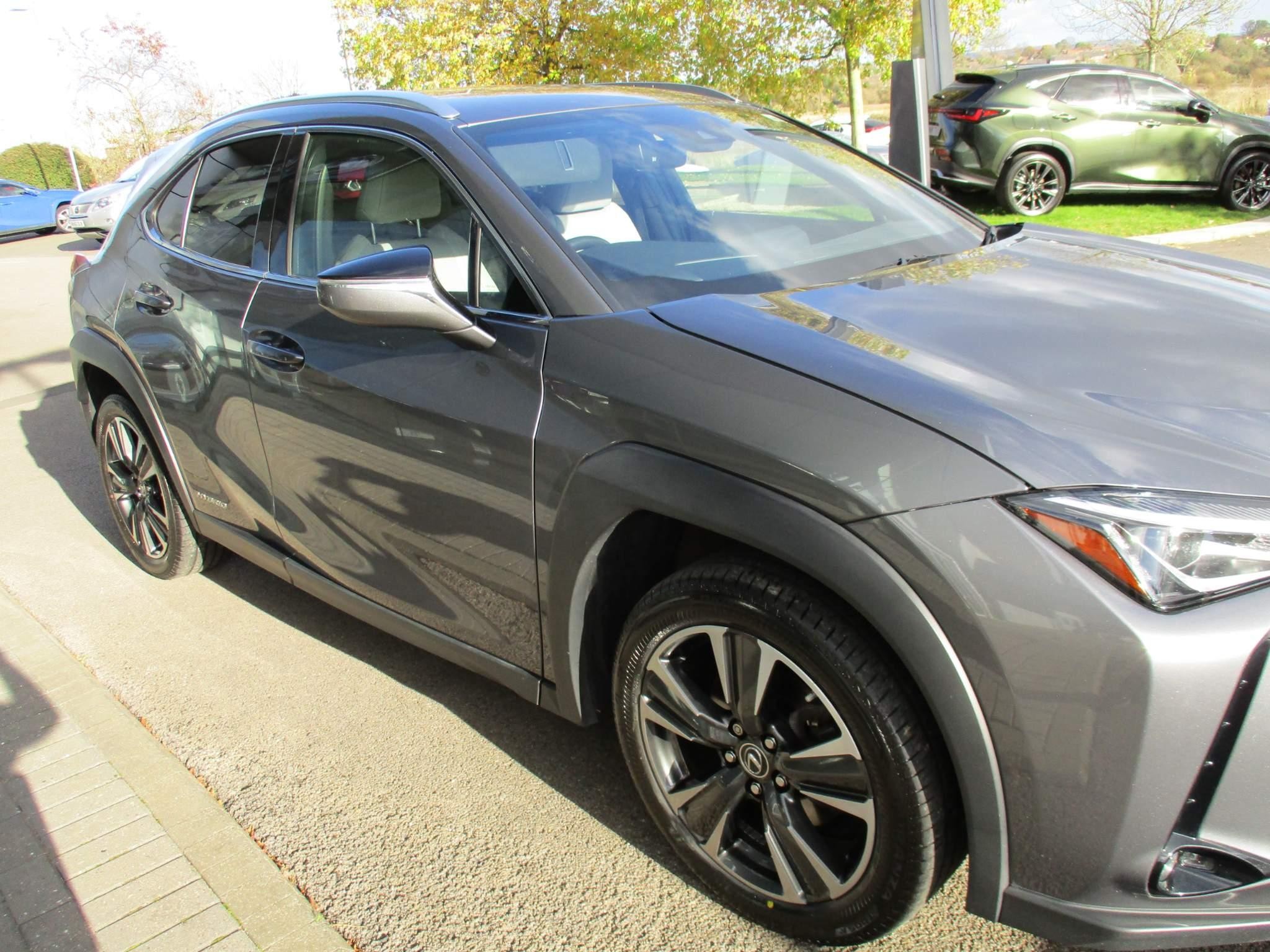 Lexus UX Self-Charging Hybrid Image 38