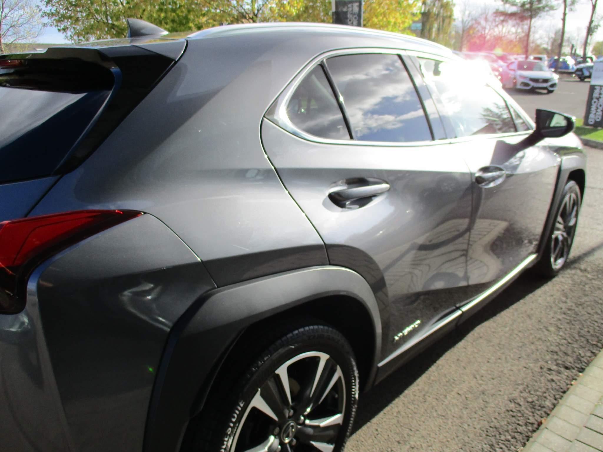 Lexus UX Self-Charging Hybrid Image 39