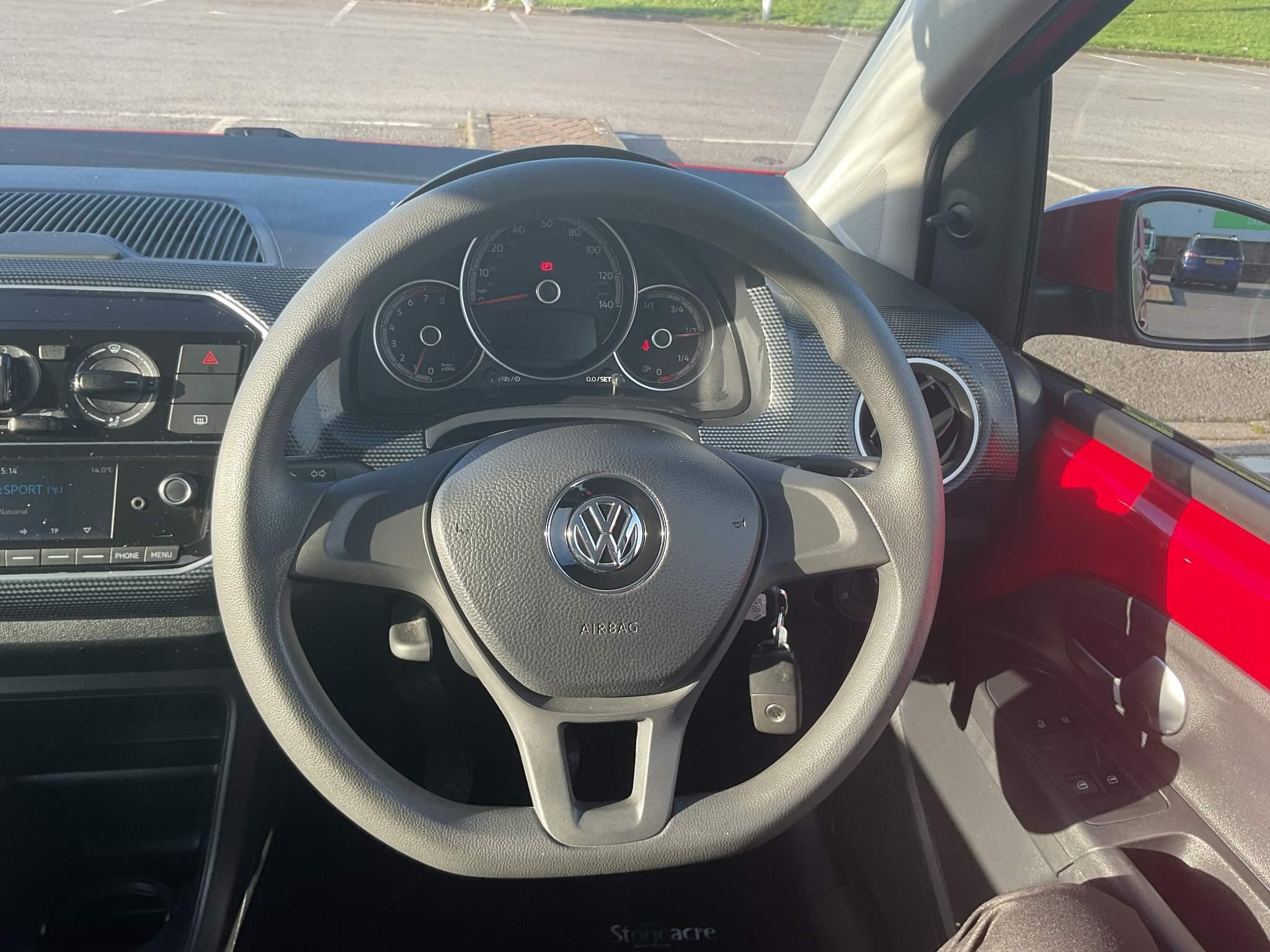 Volkswagen up! Image 25