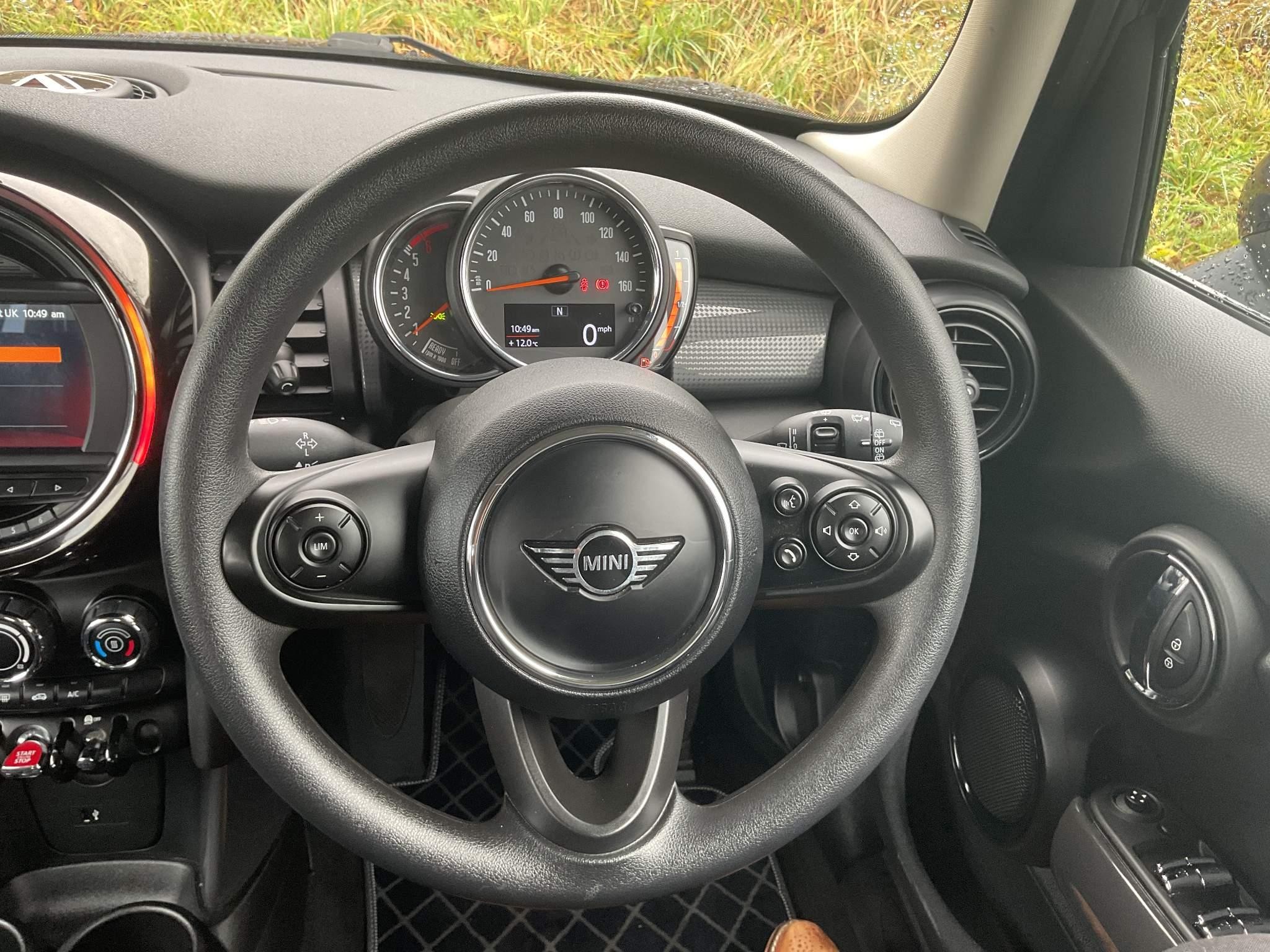 MINI Hatch Image 31