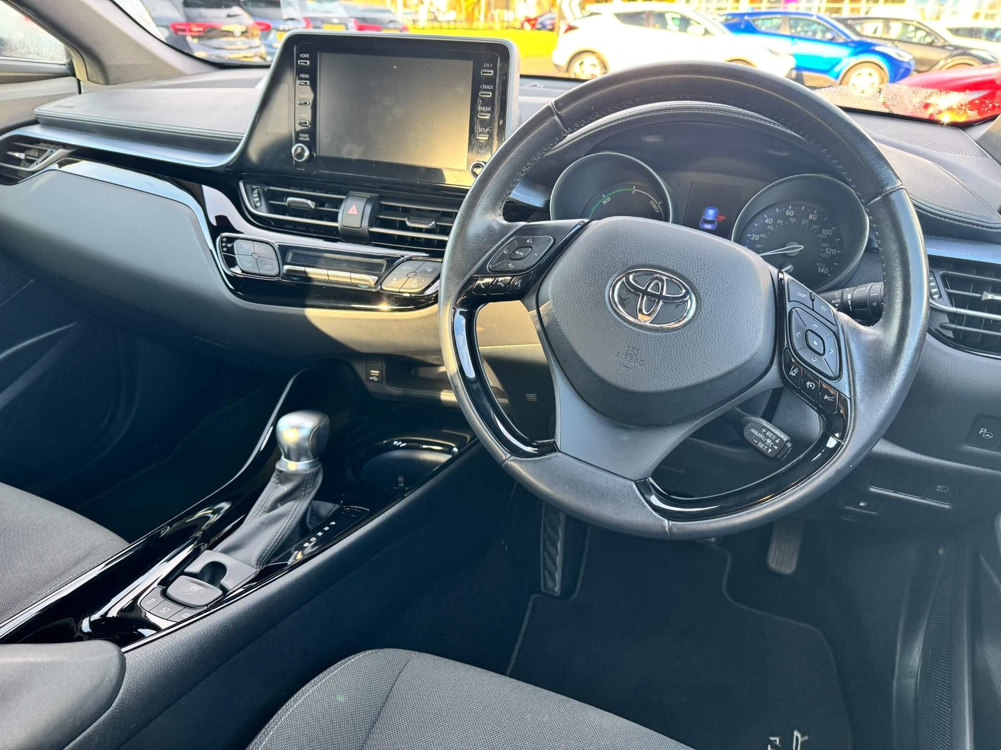 Toyota C-HR Image 18