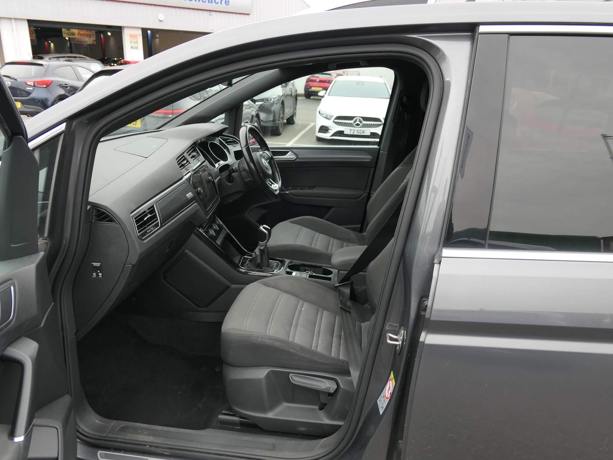 Volkswagen Touran Image 13