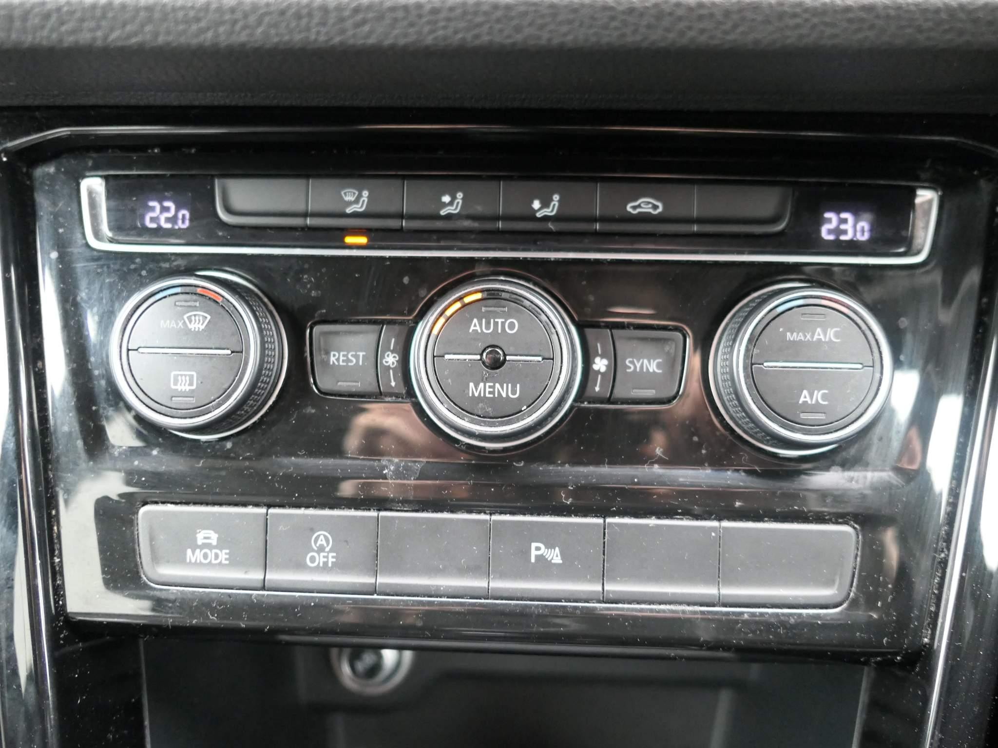 Volkswagen Touran Image 24