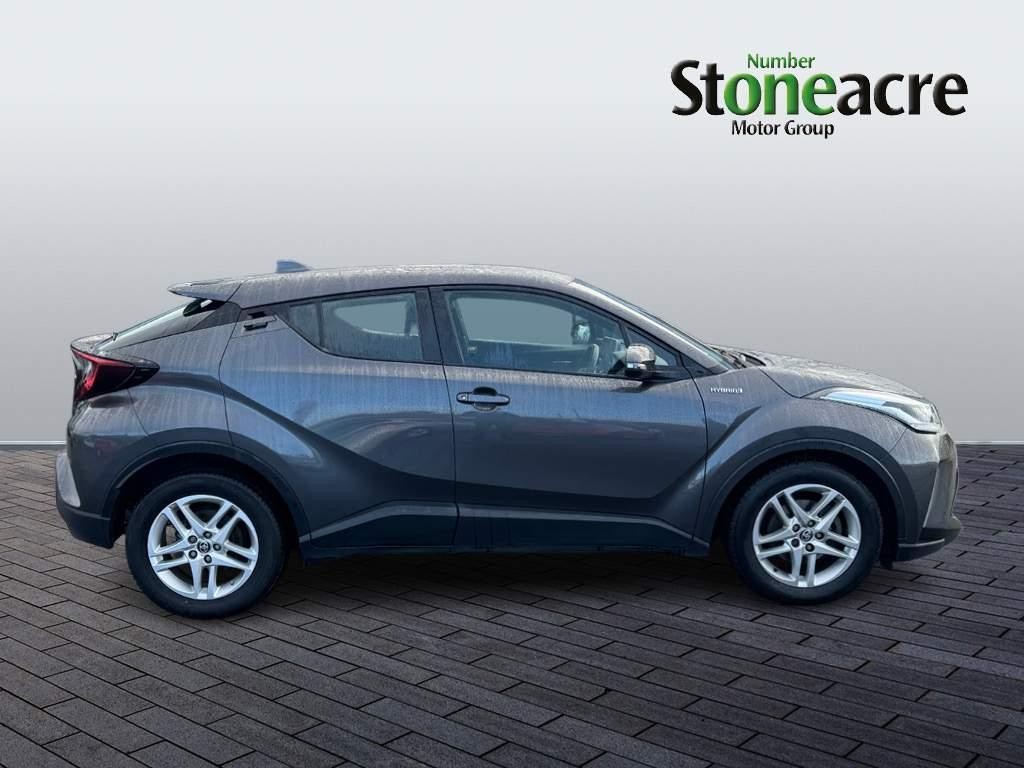 Toyota C-HR Image 2