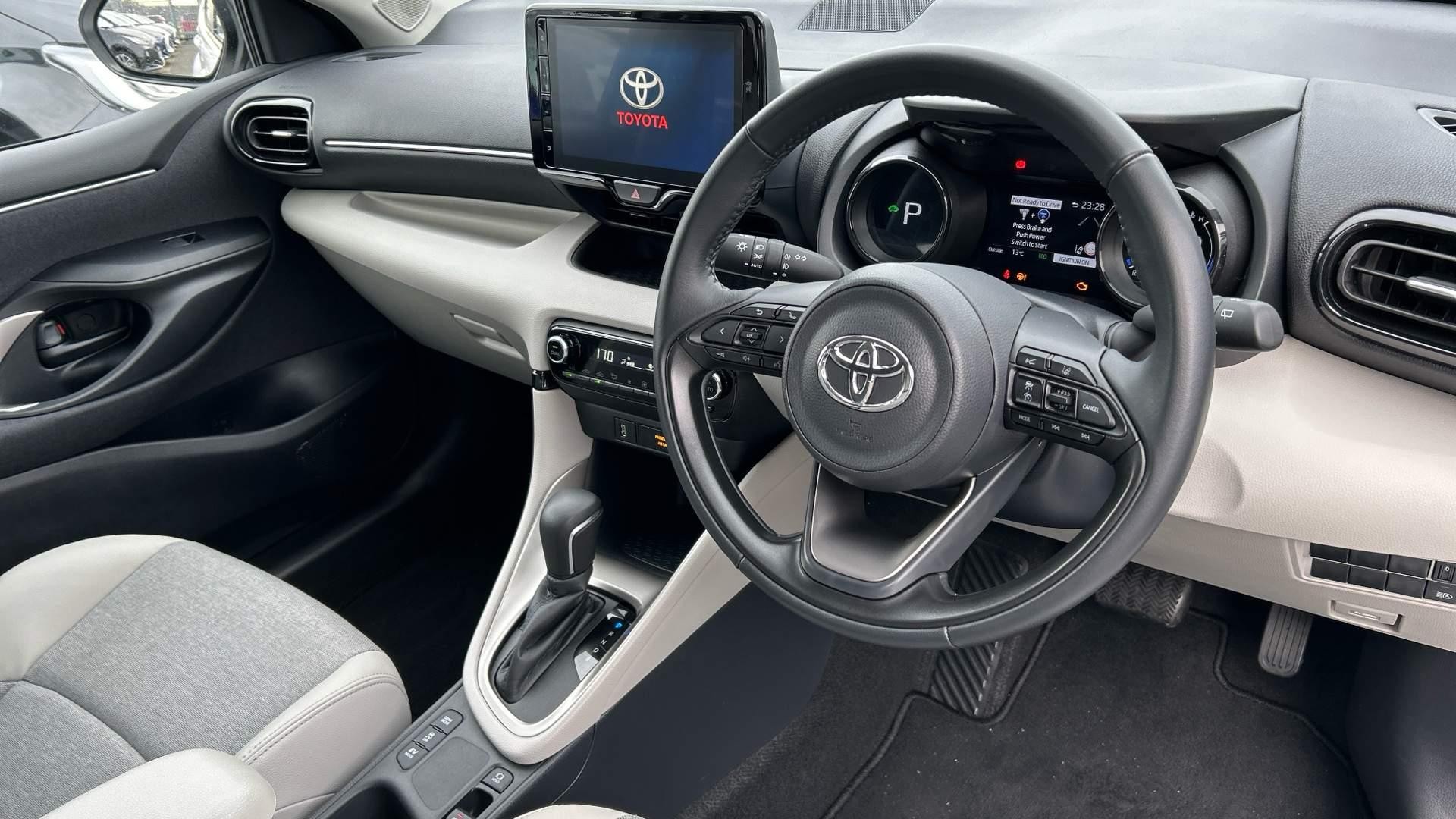 Toyota Yaris Image 12