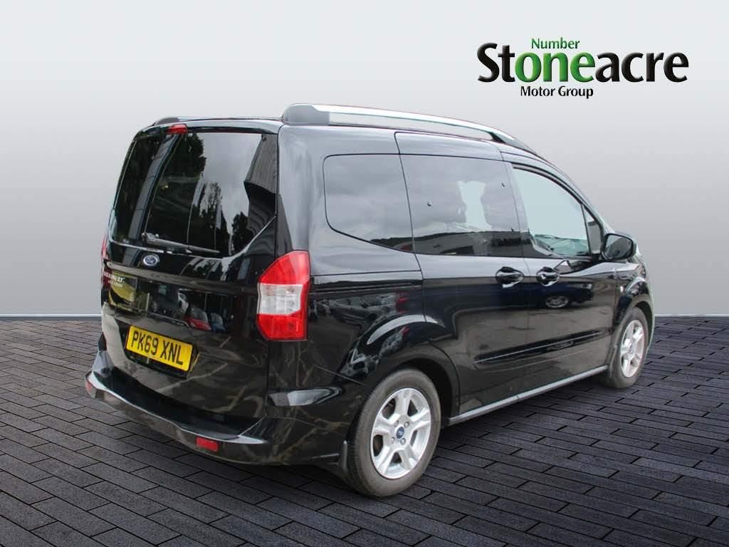 Ford Tourneo Courier Image 3