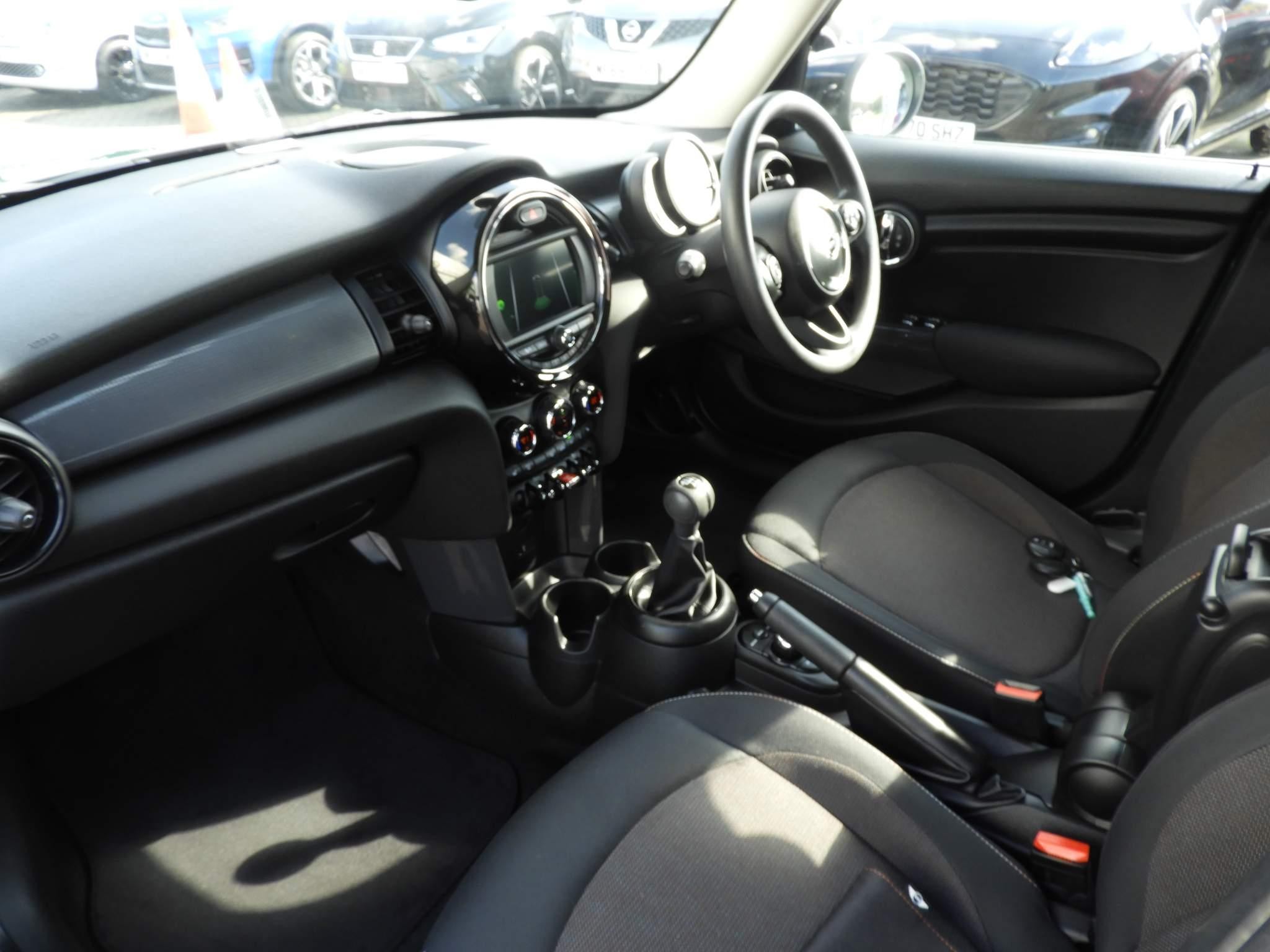 MINI Hatch Image 13