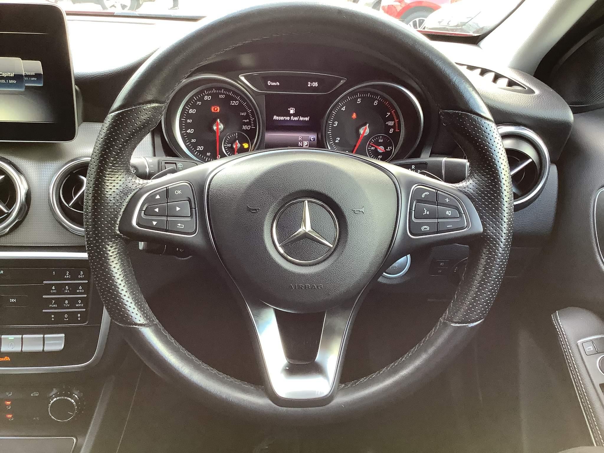 Mercedes-Benz GLA Image 26