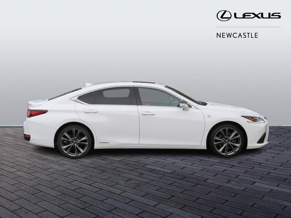 Lexus ES Self-Charging Hybrid Image 4