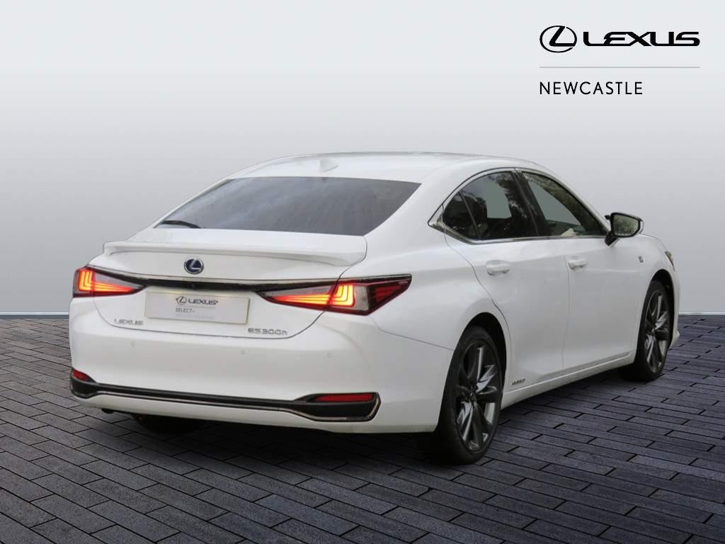 Lexus ES Self-Charging Hybrid Image 5