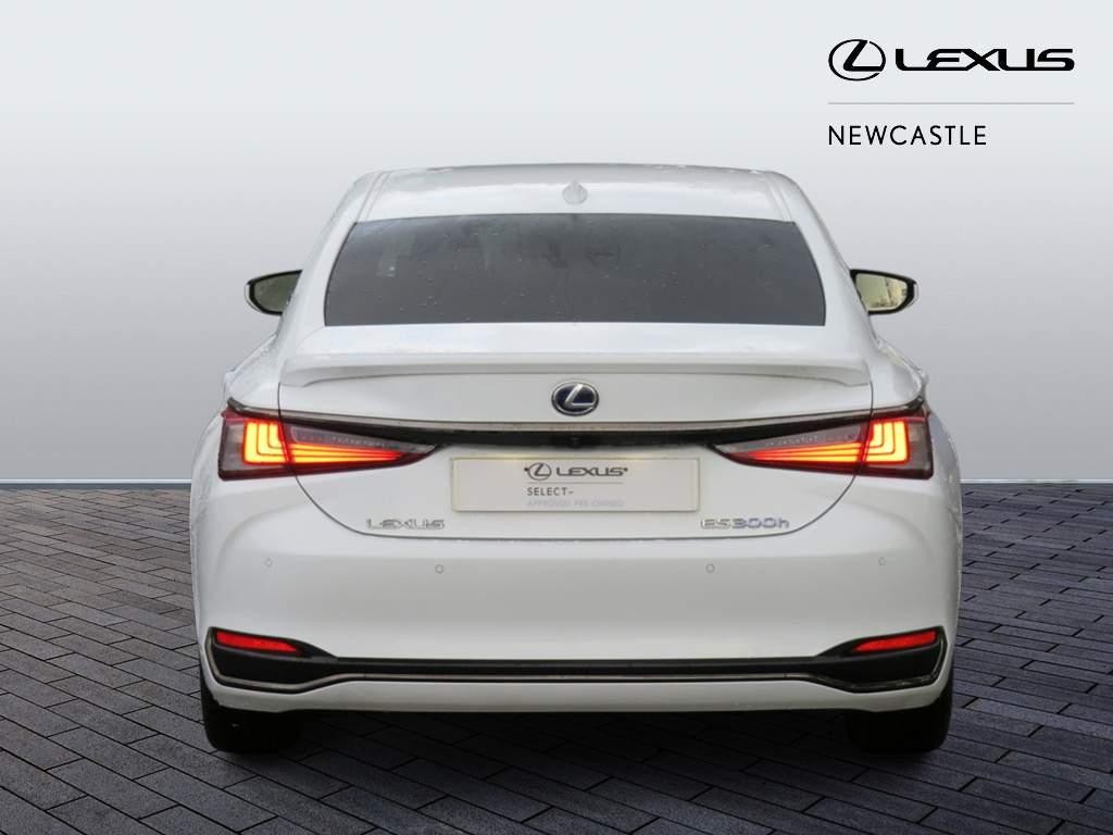 Lexus ES Self-Charging Hybrid Image 6