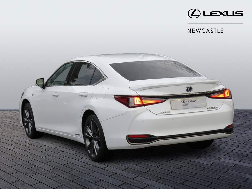 Lexus ES Self-Charging Hybrid Image 7