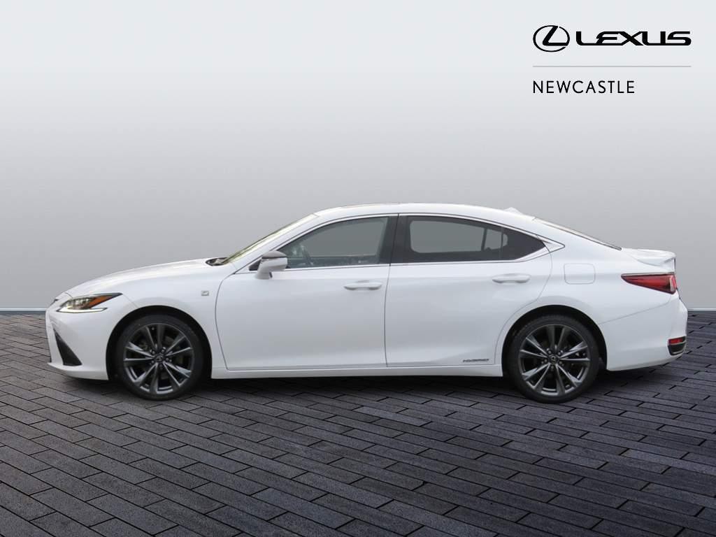 Lexus ES Self-Charging Hybrid Image 8