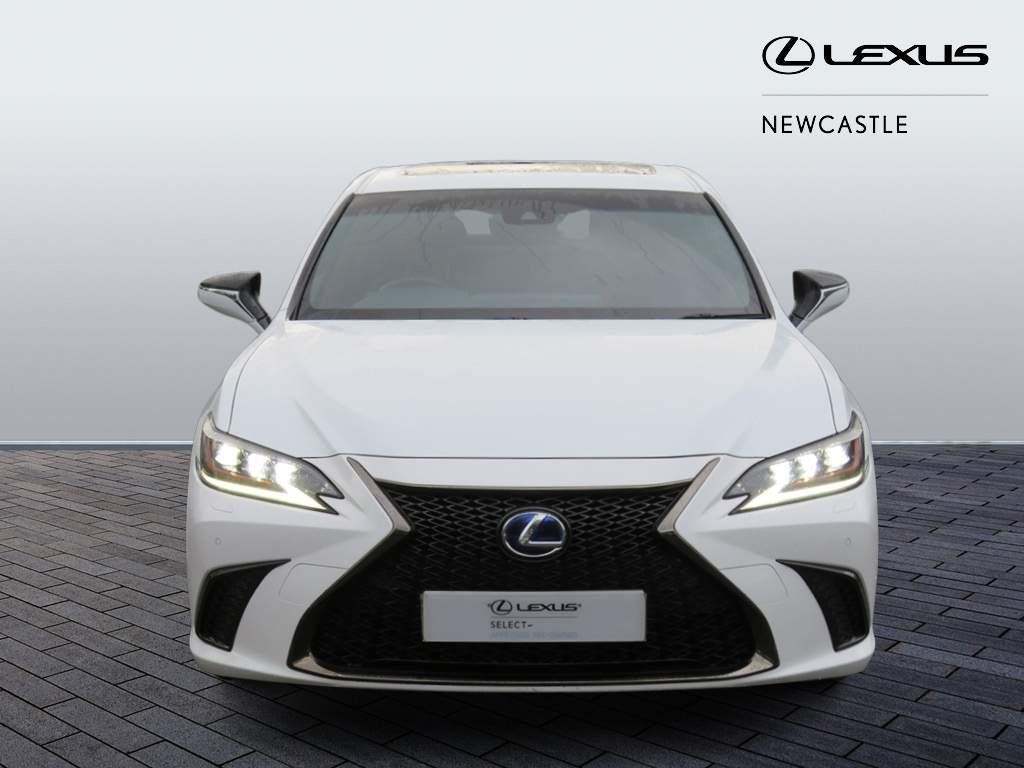 Lexus ES Self-Charging Hybrid Image 10