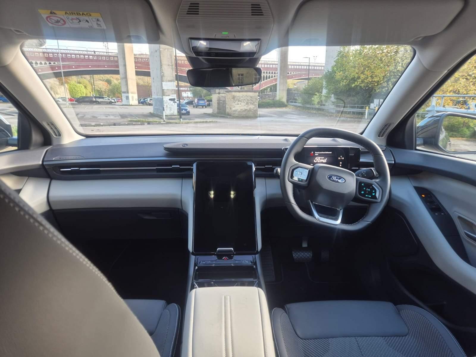 Ford Explorer Image 26