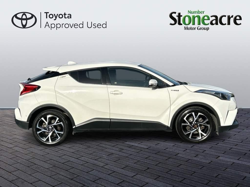 Toyota C-HR Image 2