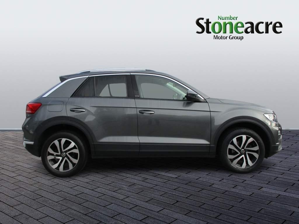 Volkswagen T-Roc Image 2