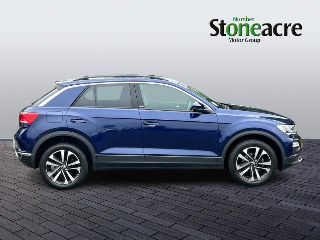 Volkswagen T-Roc Image 2