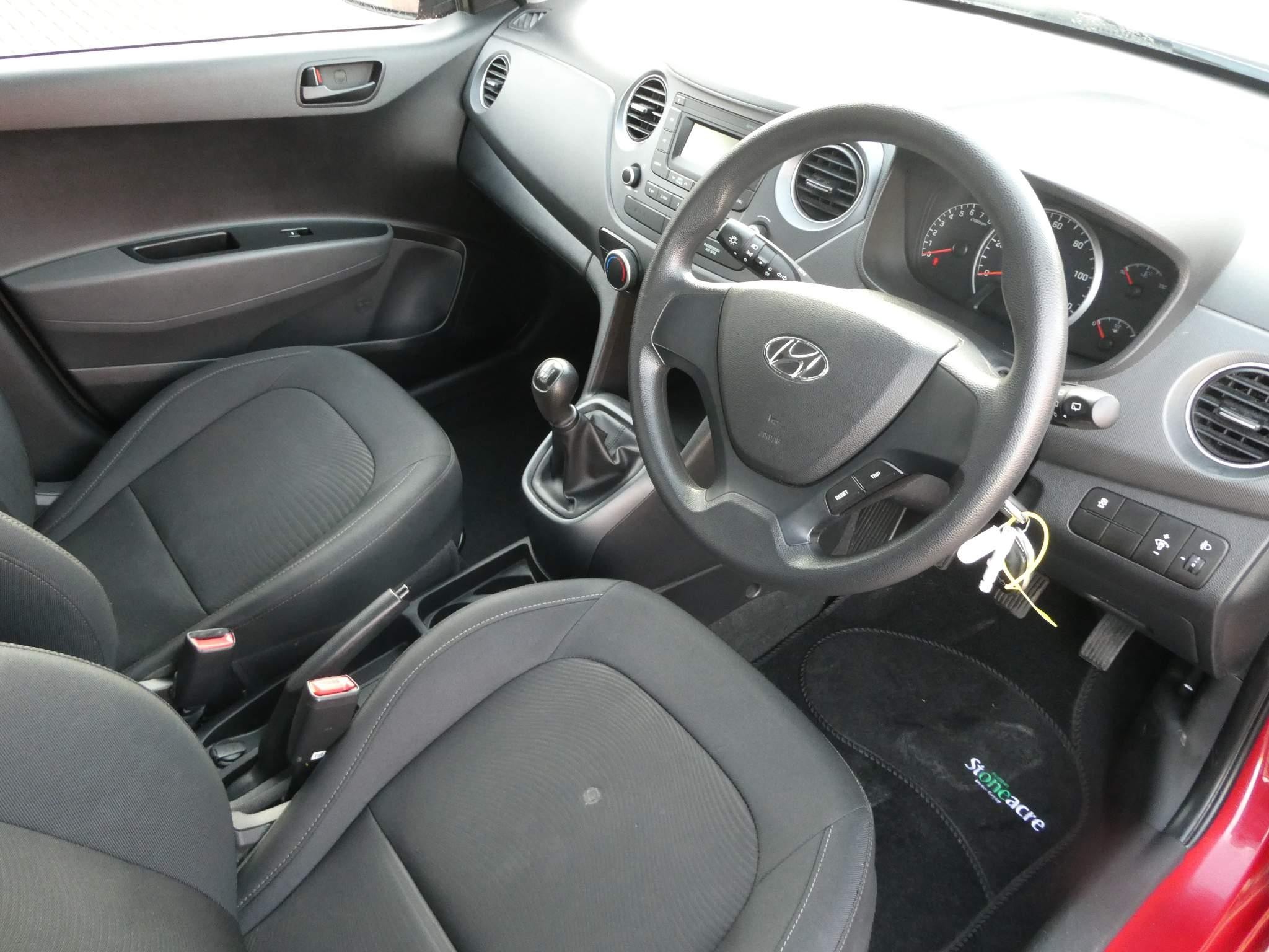 Hyundai i10 Image 11