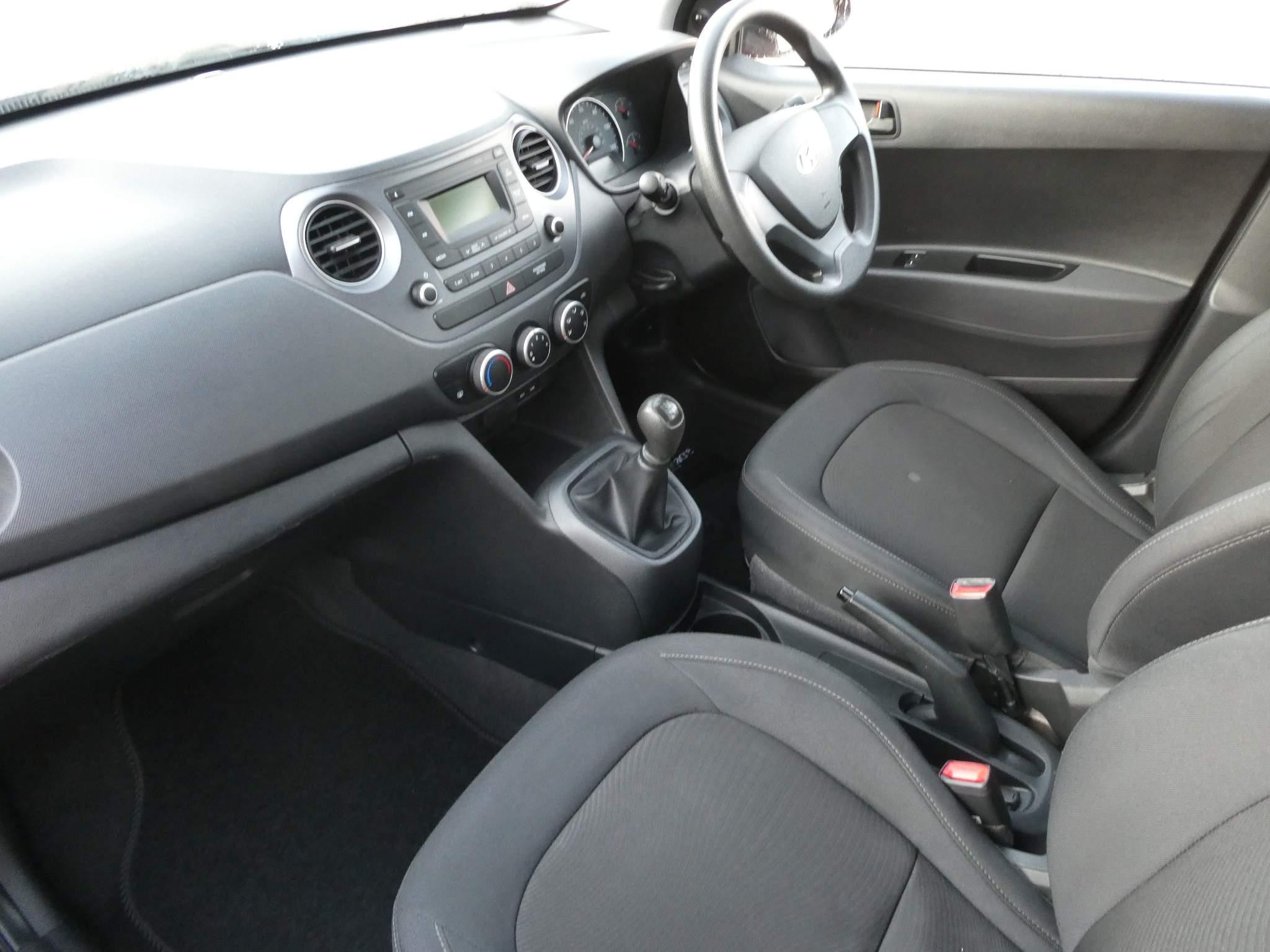 Hyundai i10 Image 13