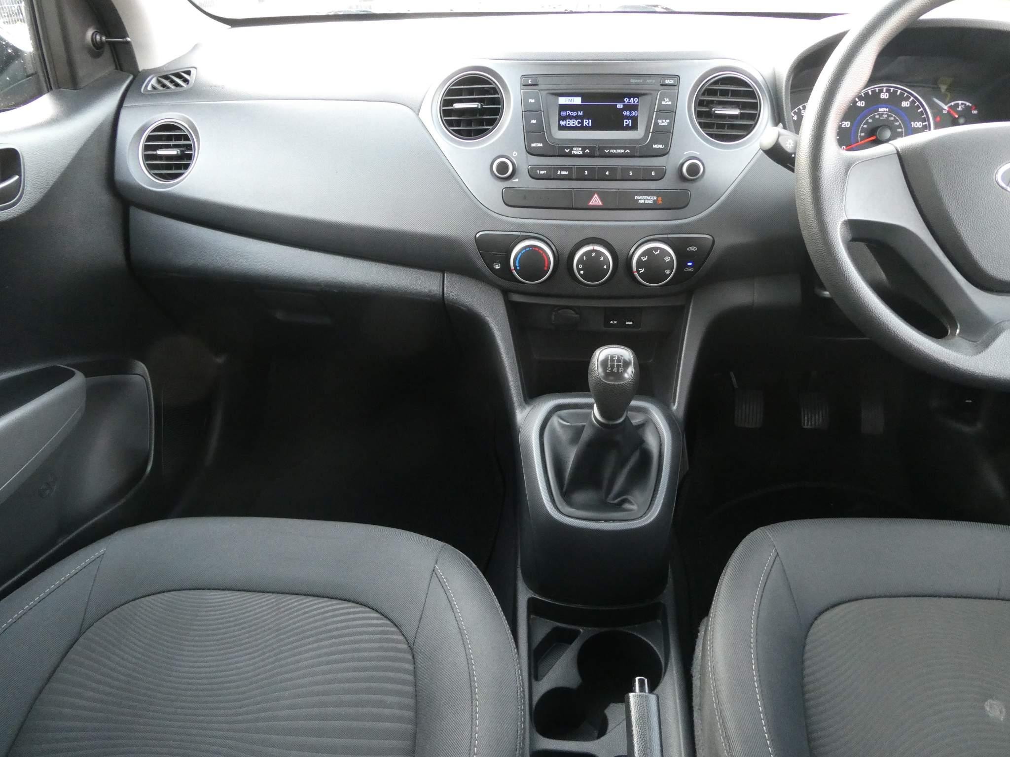 Hyundai i10 Image 16