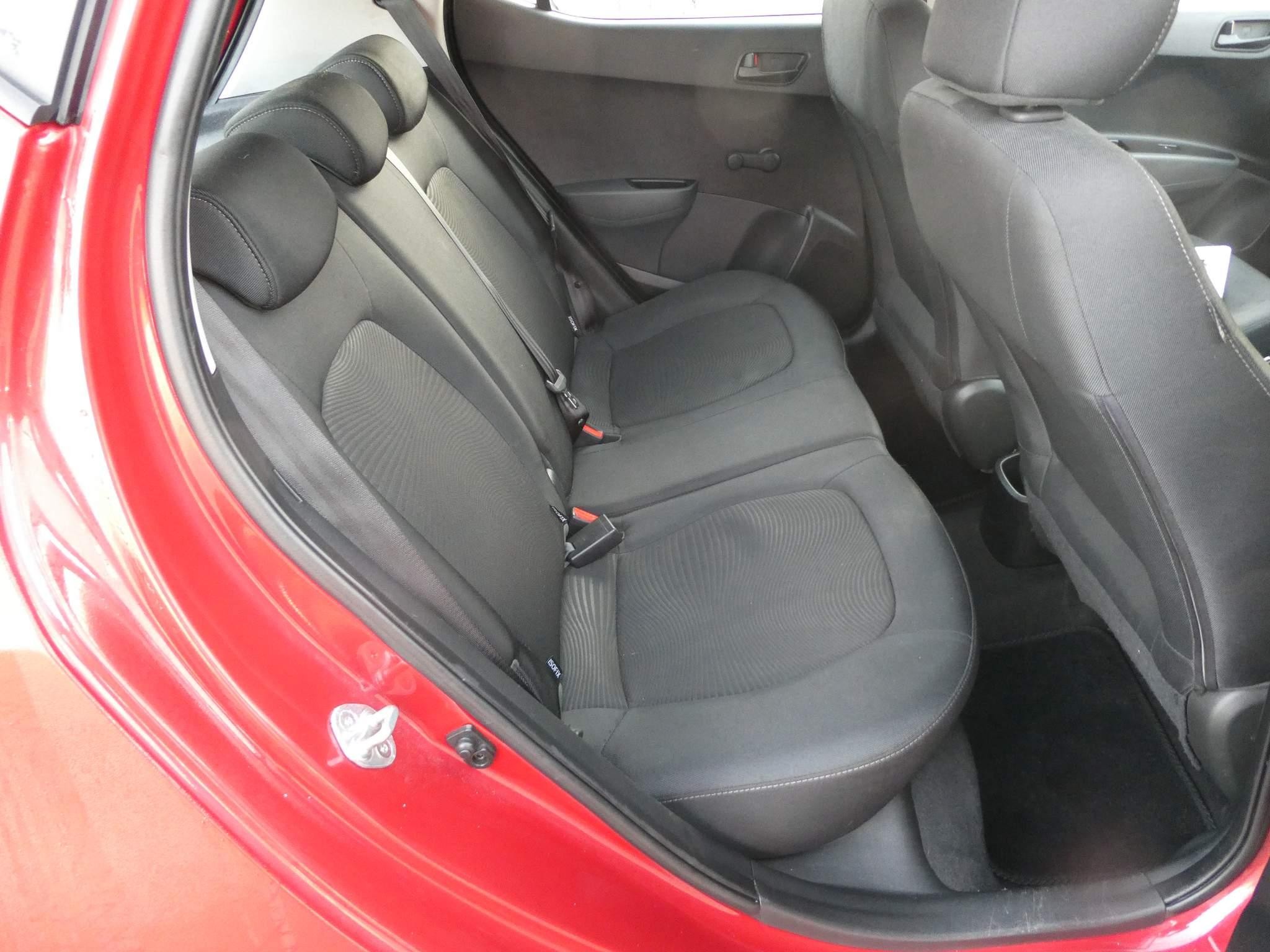 Hyundai i10 Image 17