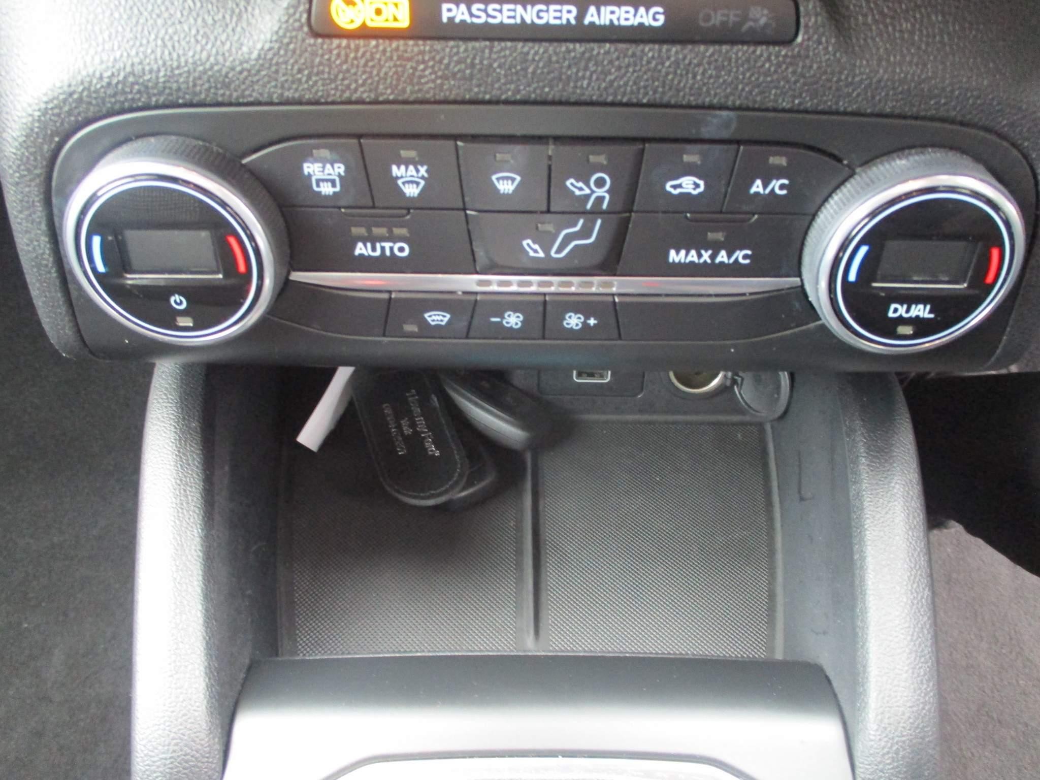 Ford Focus Image 16