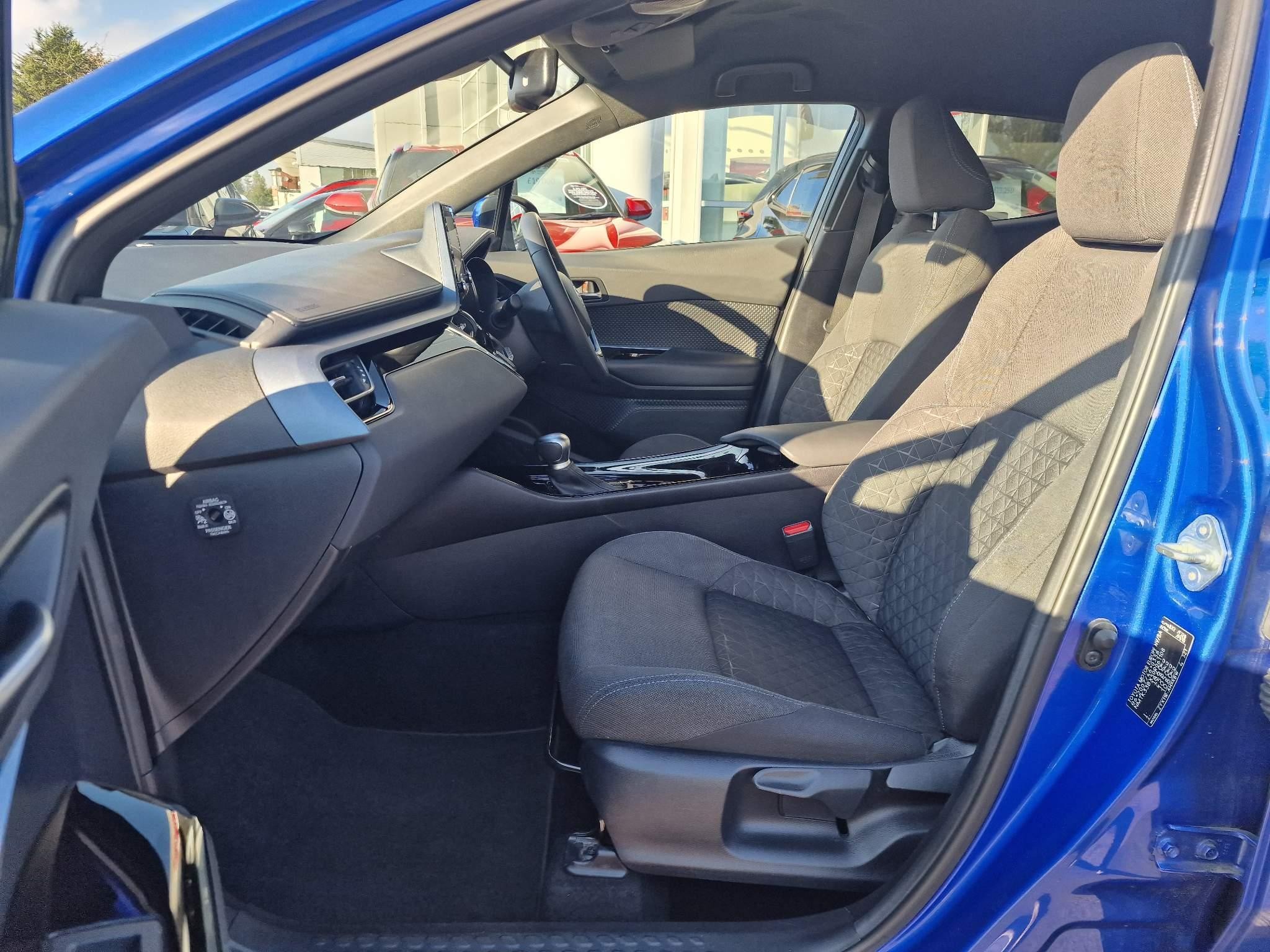 Toyota C-HR Image 12