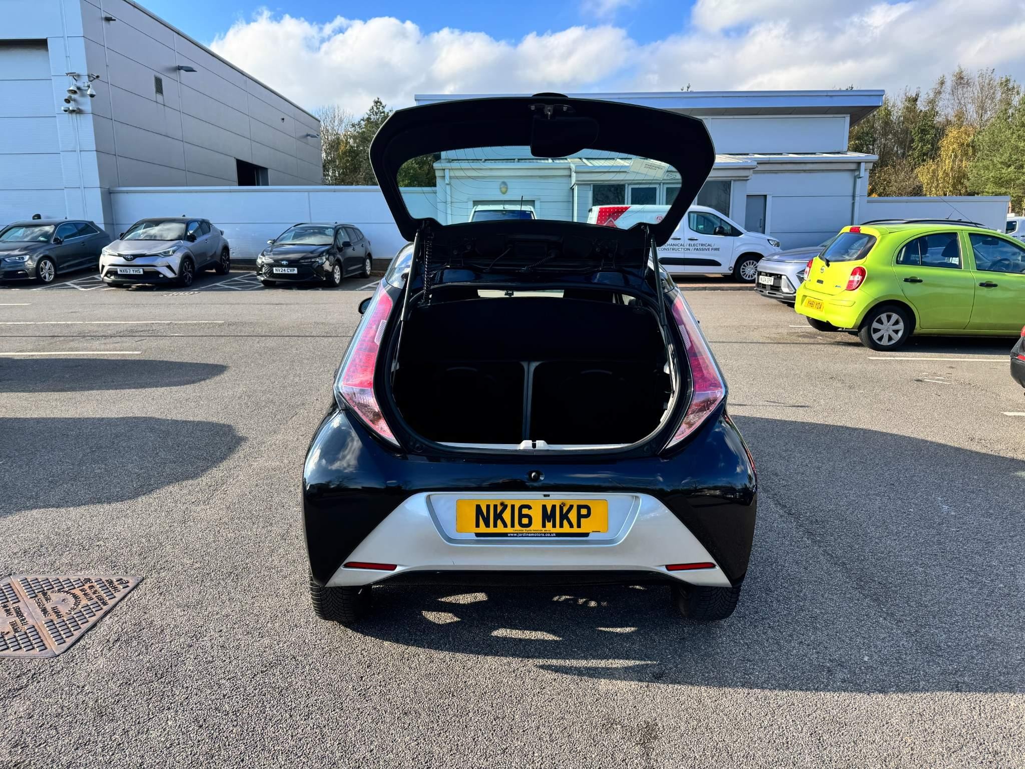 Toyota Aygo Image 12