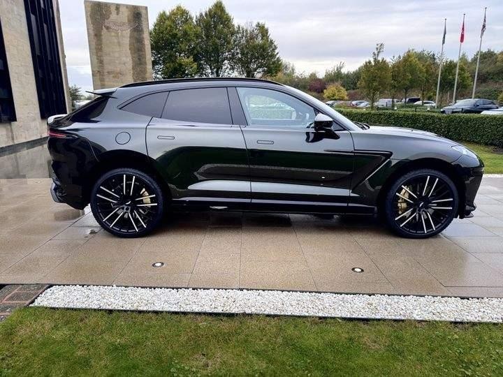 Aston Martin DBX Image 2