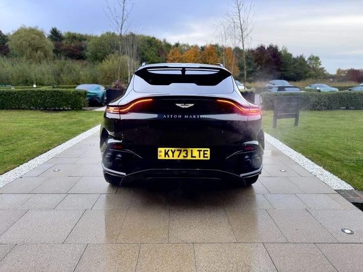 Aston Martin DBX Image 5