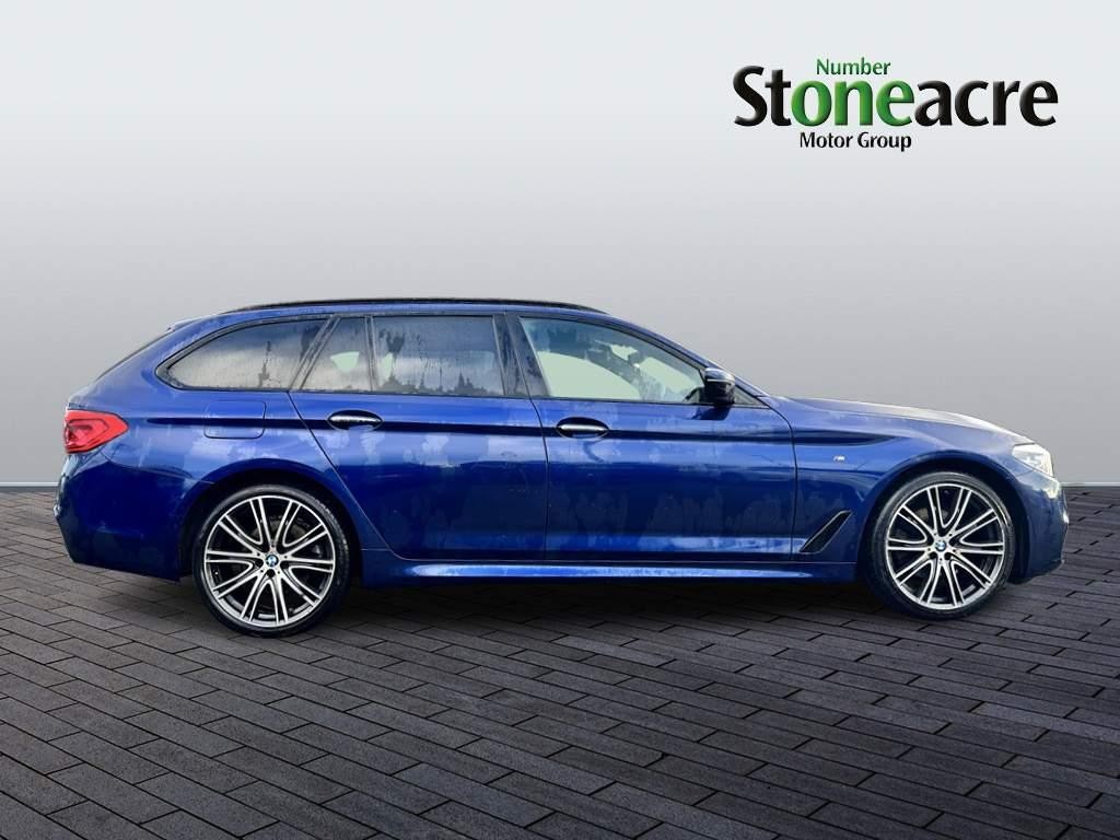 BMW 5 Series Image 2