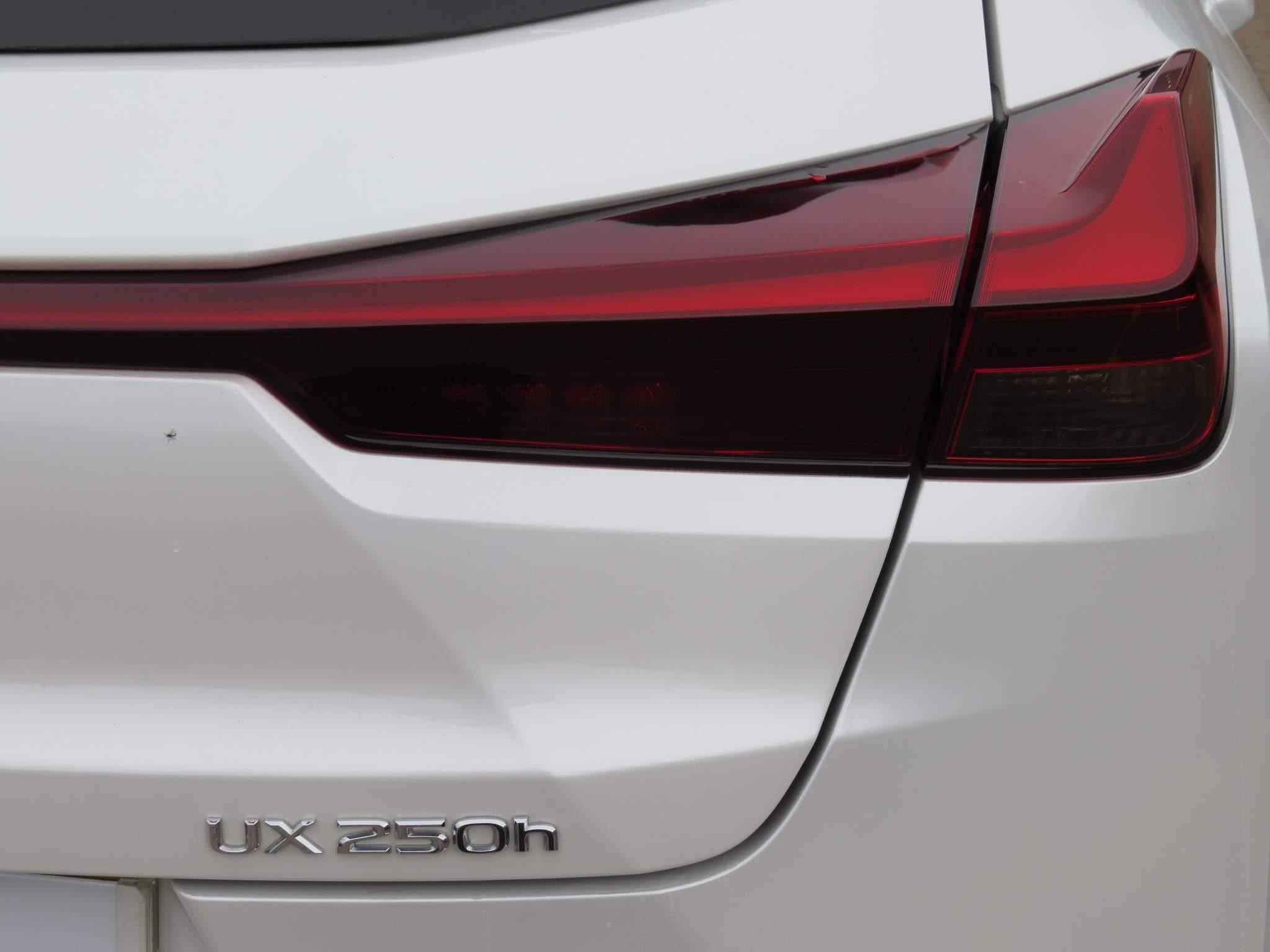 Lexus UX Self-Charging Hybrid Image 44