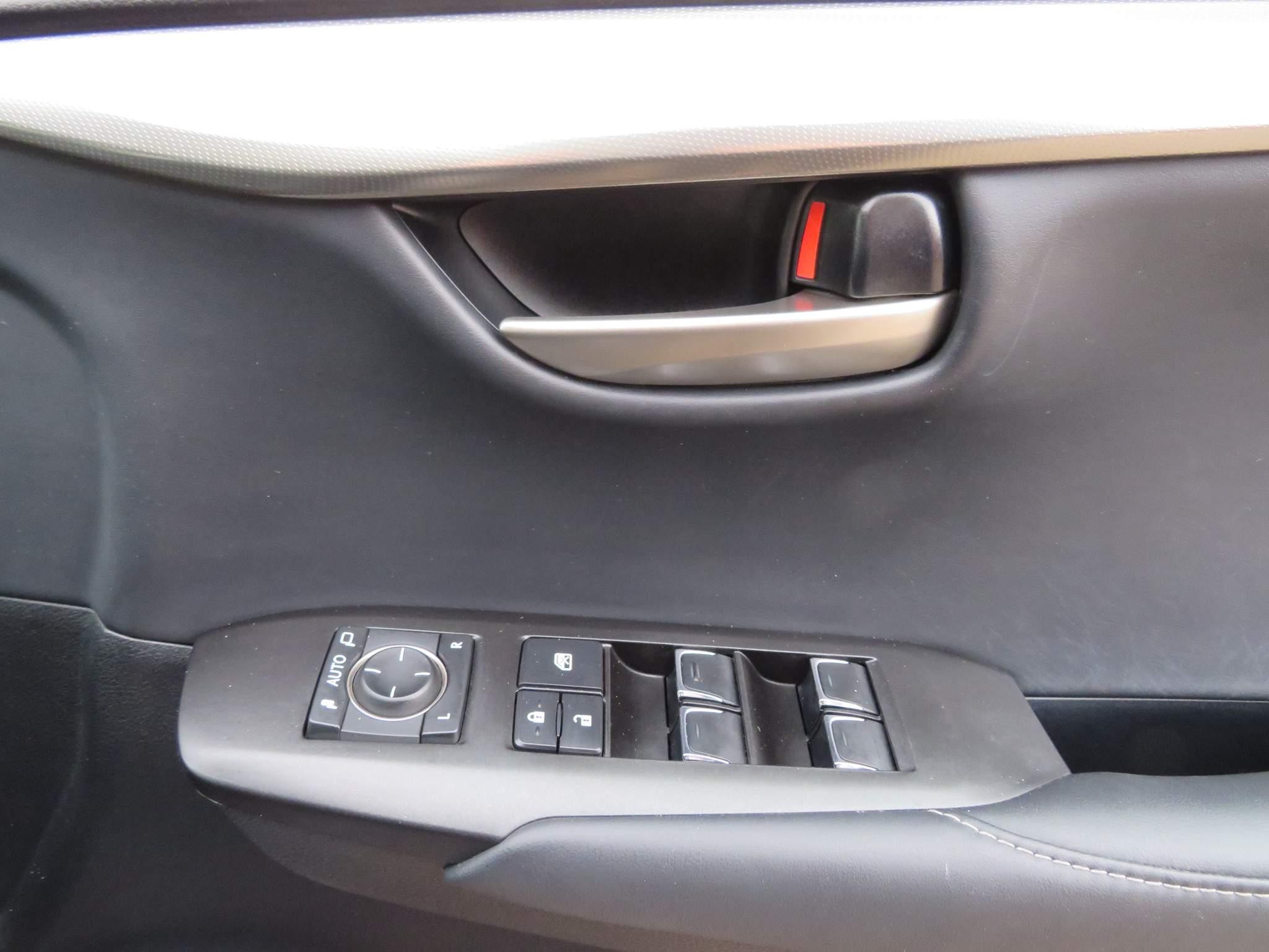 Lexus NX Self-Charging Hybrid Image 25