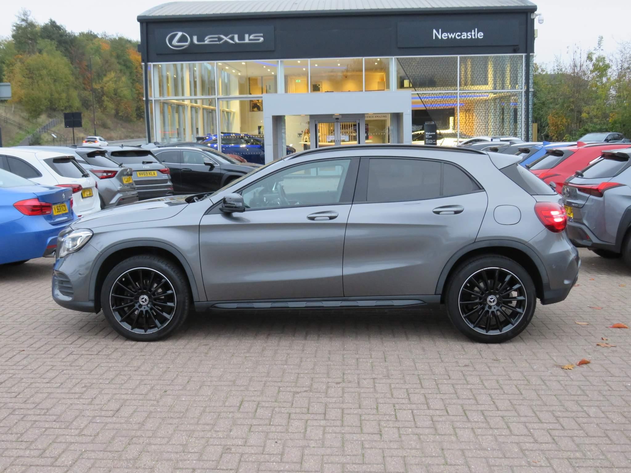 Mercedes-Benz GLA Image 8