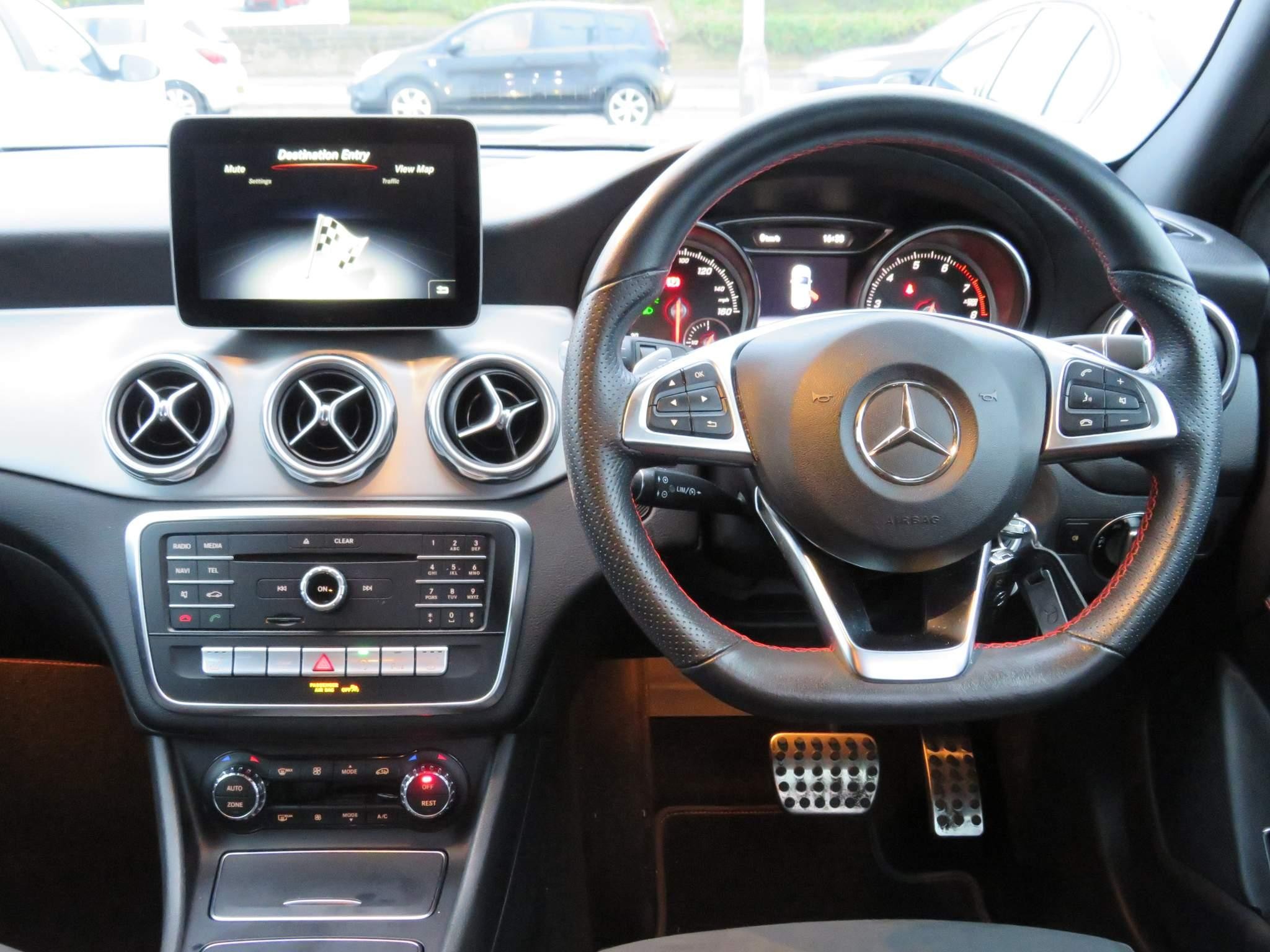 Mercedes-Benz GLA Image 14